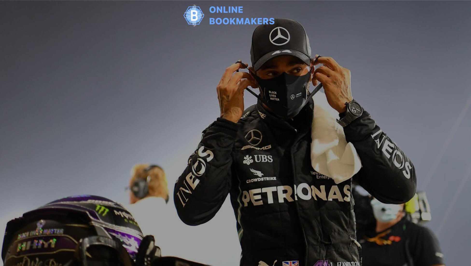 «Мерседес» продлил контракты